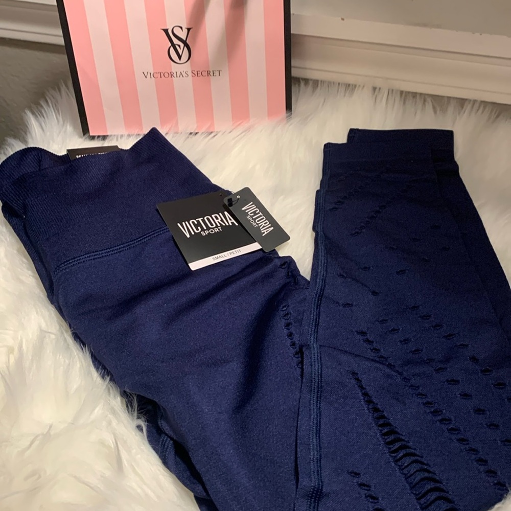 VICTORIA SECRETS SEAMLESS Leggings WITH  FUN CUT OUTS- SIZE SMALL PETITE